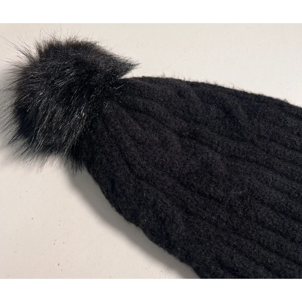 Cable Knit Black Beanie Fur Pom Womens One Size Classic Minimalist Luxury